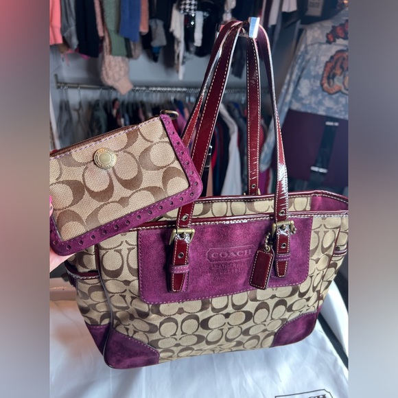 Authentic Coach handbag and mini wallet inside - Picture 6 of 14